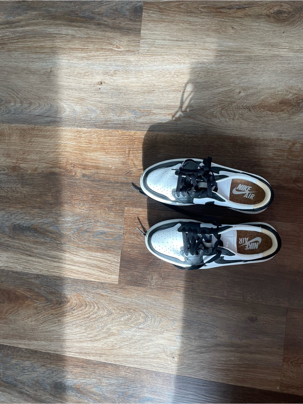 Nike womens Black and White Low-Top Sneakers